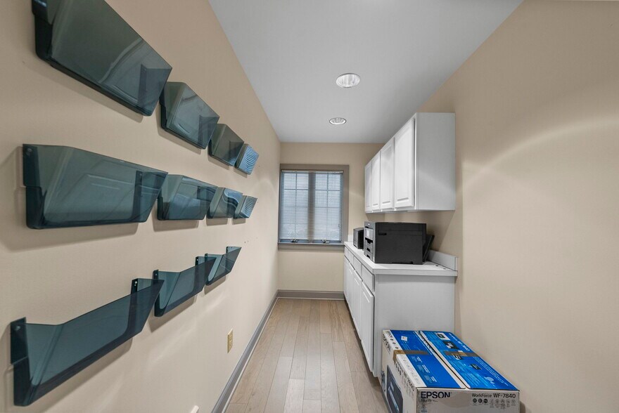 More Photos Of 3 Mapleton Rd, Princeton Office For Sale