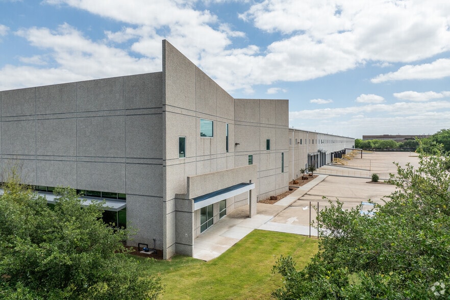 Primary Photo Of 12900 W Airport Blvd, Sugar Land Distribution For Lease
