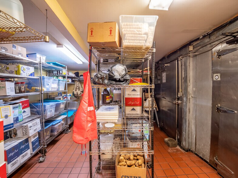 More Photos Of 4358 Victory Blvd, Staten Island Storefront Retail Residential For Lease