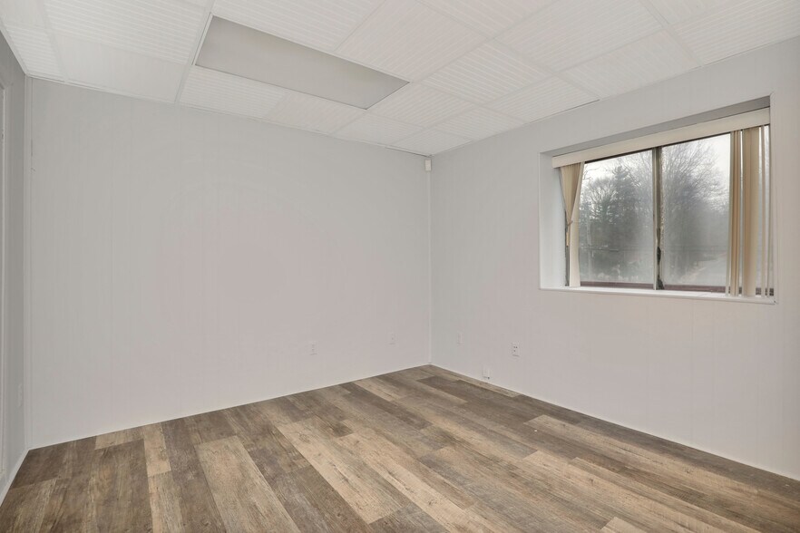 More Photos Of 103 Fort Salonga Rd, Northport Office For Sale