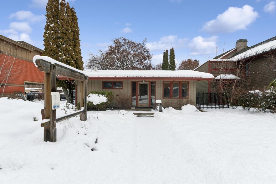 More Photos Of 327 Spokane Ave, Whitefish Flex For Sale