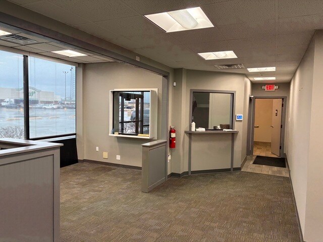 More Photos Of 311 N Kinzie Ave, Bradley Office For Lease