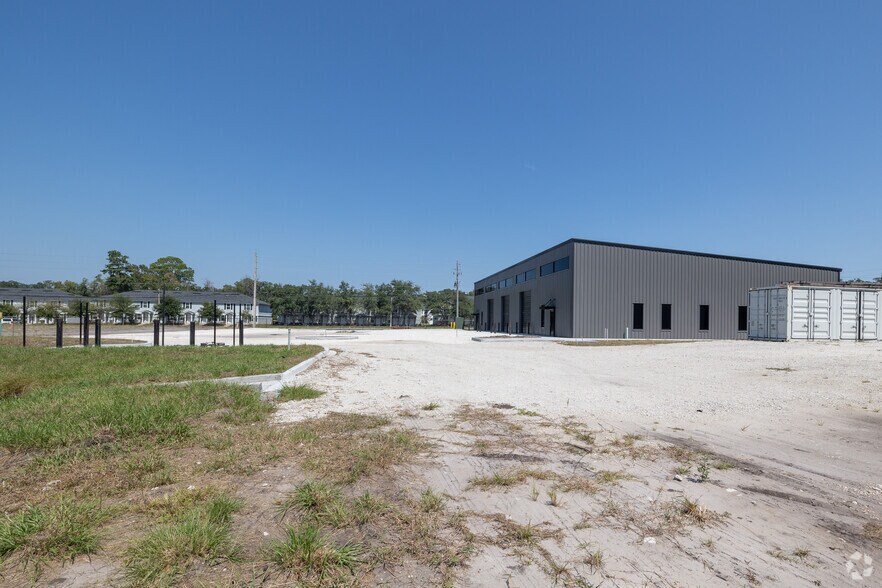 More Photos Of 8444 103rd St., Jacksonville Light Distribution For Sale