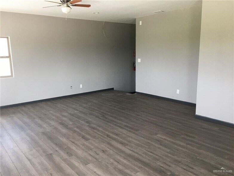 More Photos Of 1808 Sharm Dr, Pharr Distribution For Lease