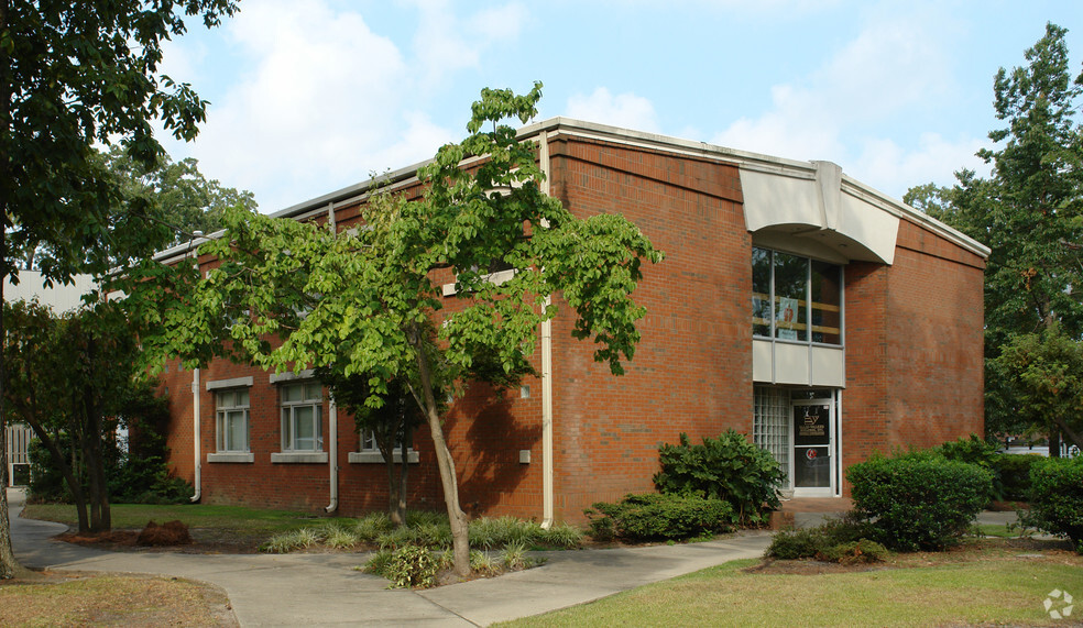 Primary Photo Of 2711 Breezewood Ave, Fayetteville Office For Lease