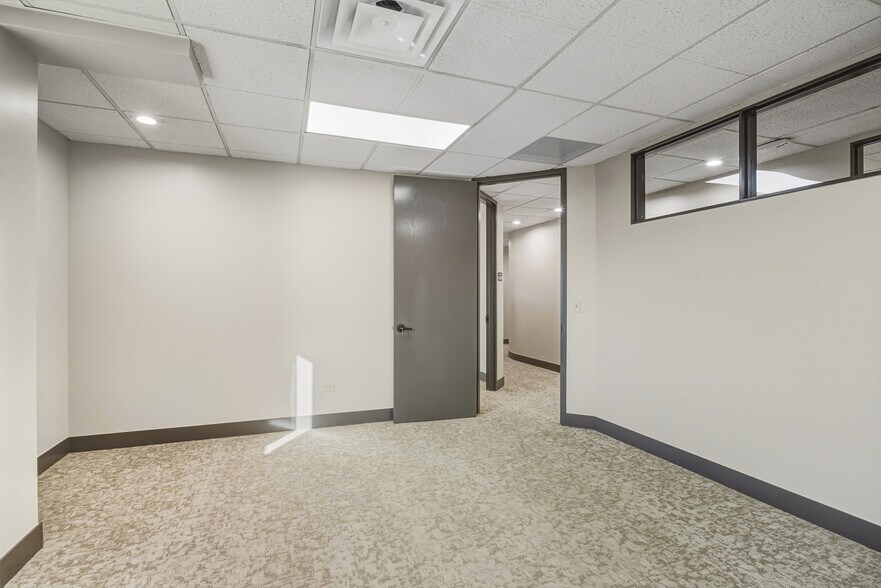 More Photos Of 5801 Logan St, Denver Research And Development For Lease