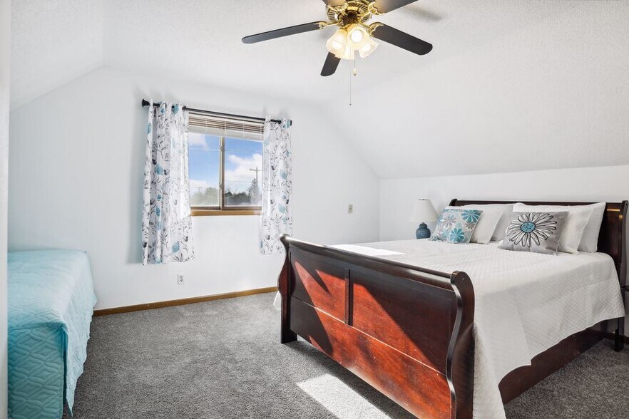 More Photos Of 613 E La Salle Ave, Barron Restaurant For Sale