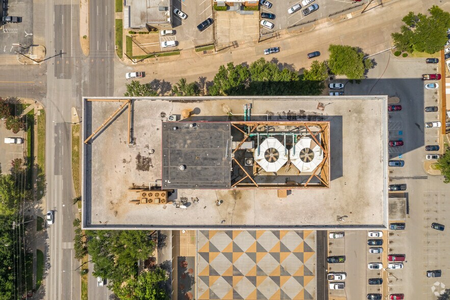 More Photos Of 400 S Zang Blvd, Dallas Office For Lease