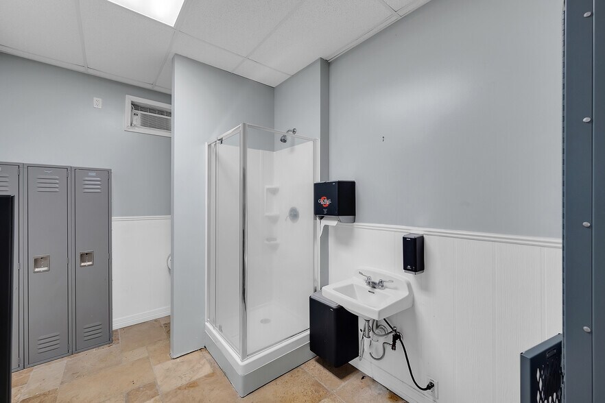 More Photos Of 11721 Spring Cypress Rd, Tomball Flex For Lease