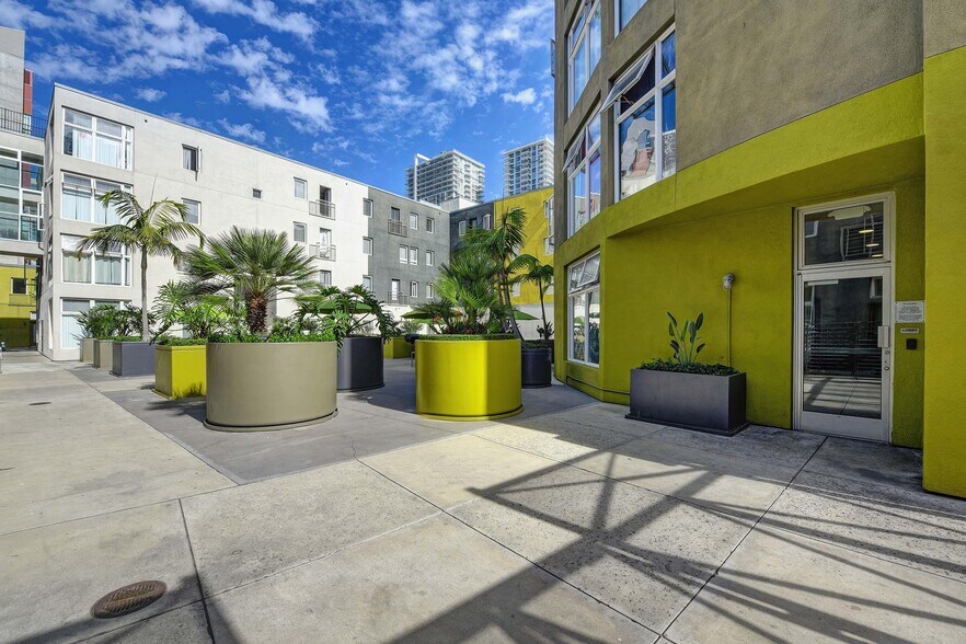 More Photos Of 900 F St, San Diego Apartments For Lease