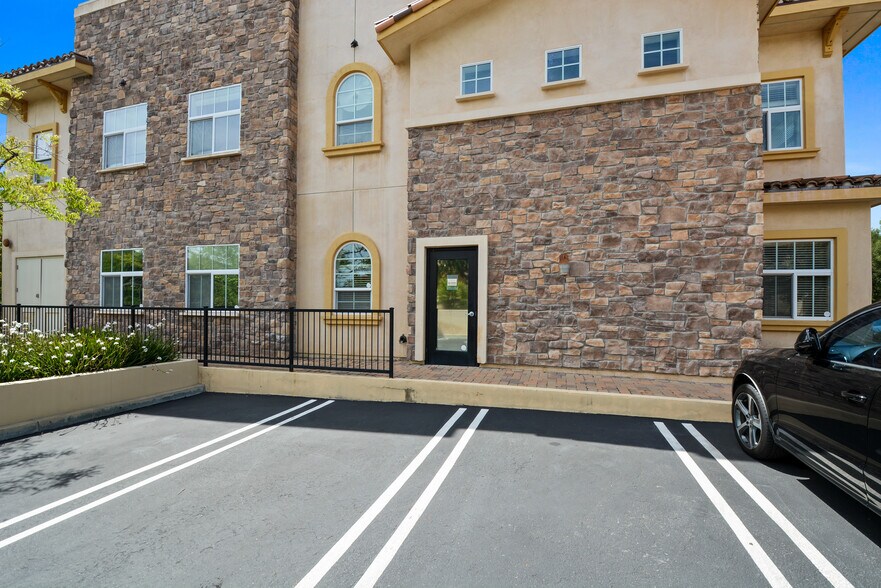 More Photos Of 5018 Chesebro Rd, Agoura Hills Medical For Sale