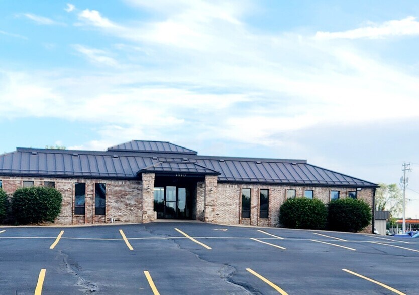 More Photos Of 1810 Crestview Dr, Hudson Office For Lease
