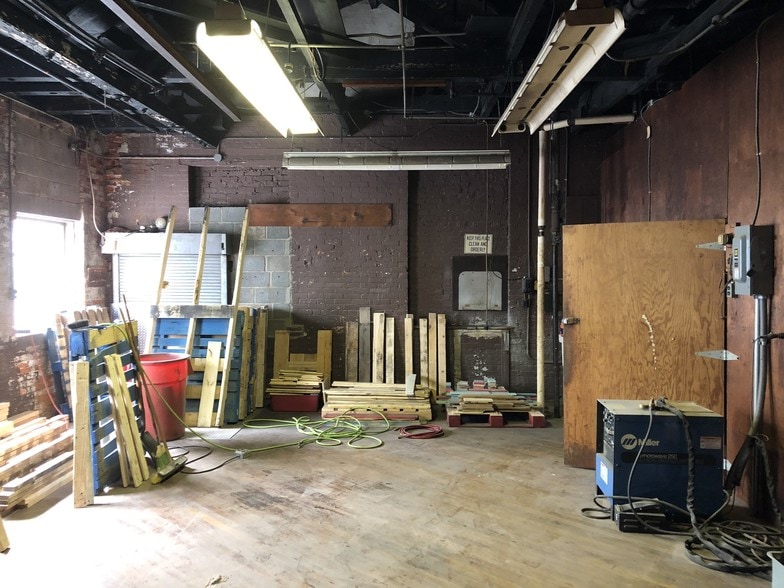 More Photos Of 100 Beecher Ave, Cheltenham Township Warehouse For Lease
