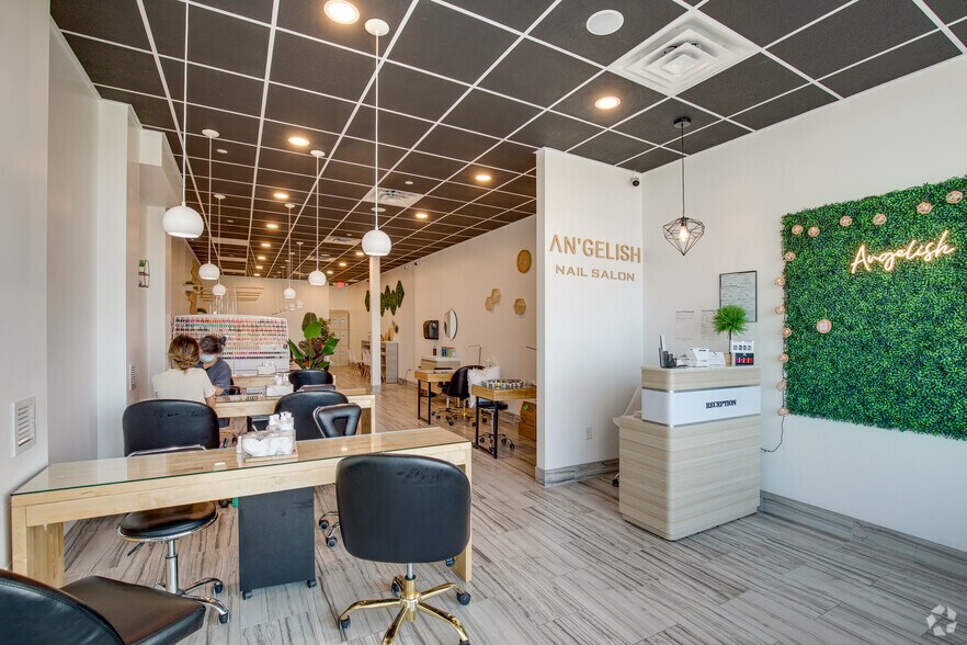 More Photos Of 9931-9947 Hudson Blvd N, Lake Elmo General Retail For Lease