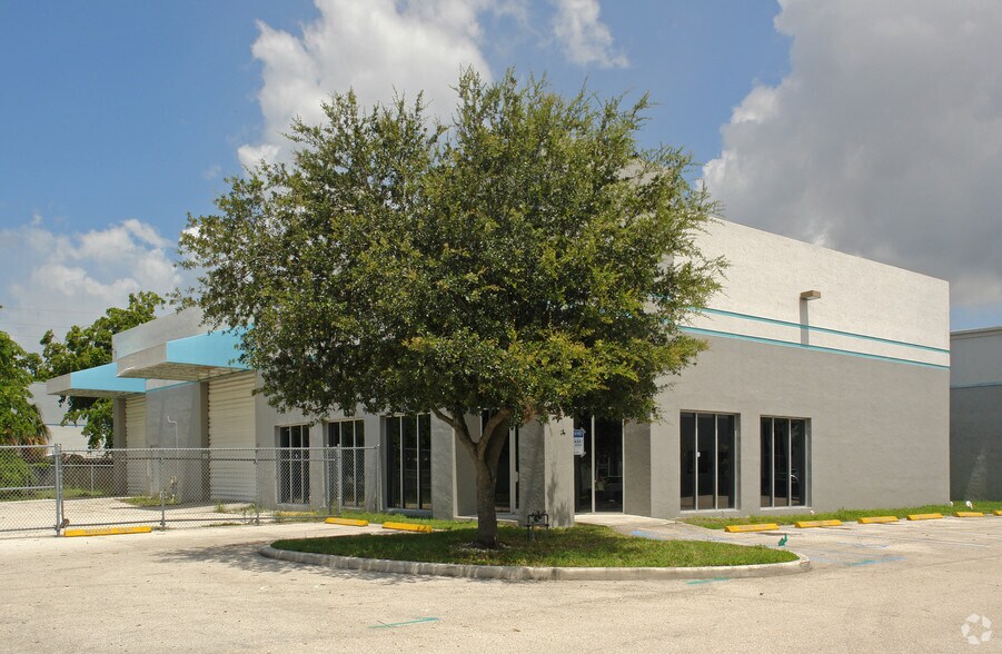 More Photos Of 1903 NW 40th Ct, Pompano Beach Warehouse For Lease