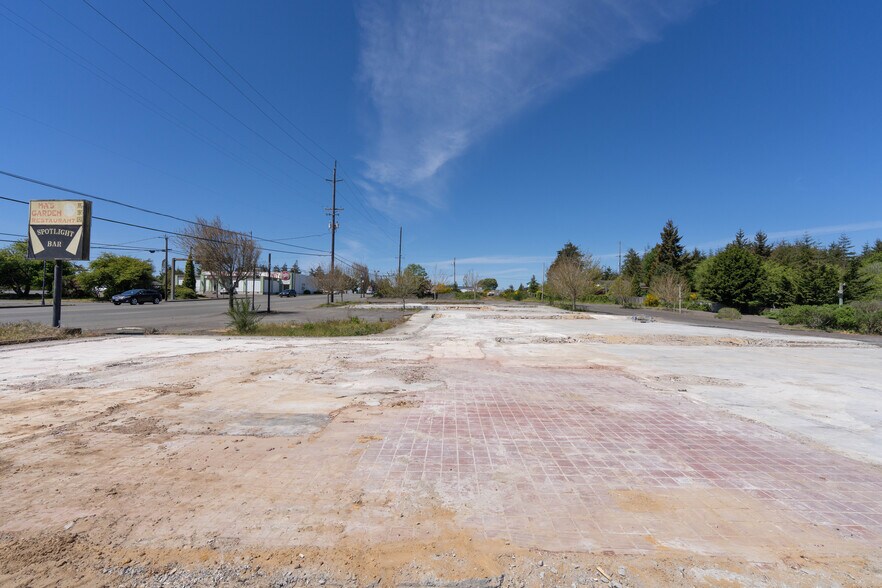 More Photos Of 1090 Newmark Ave, Coos Bay Land For Sale