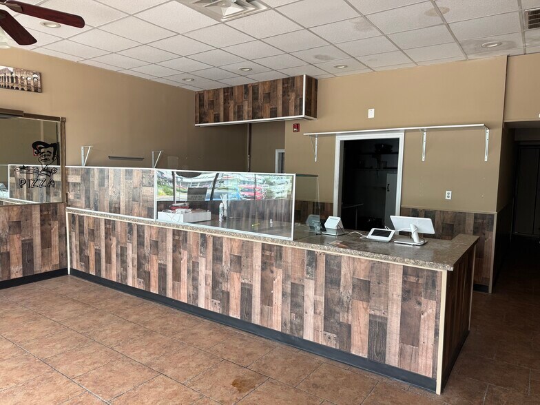 More Photos Of 146 W Jericho Tpke, Huntington Station Unknown For Lease