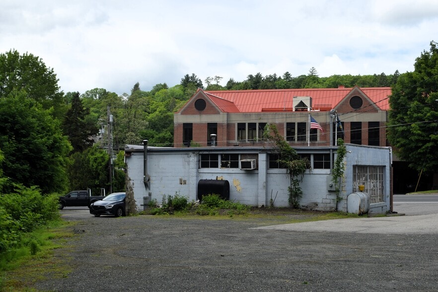 More Photos Of 37 Putney Rd, Brattleboro Service Station For Sale
