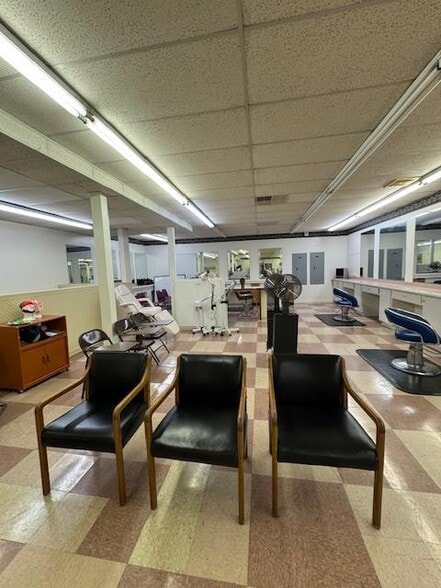 More Photos Of 519 S Elm St, Greensboro Storefront For Sale