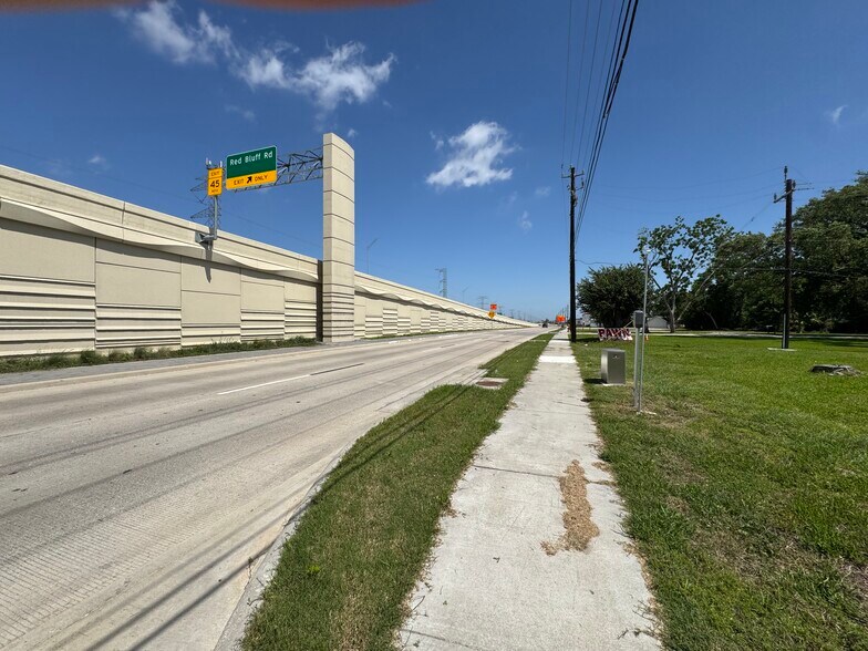 More Photos Of 2818 Bayport Blvd, Seabrook Land For Sale