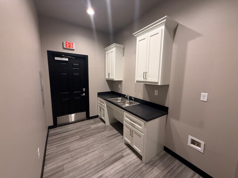 More Photos Of 1941 NW 142nd St, Oklahoma City Office For Lease