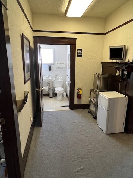 More Photos Of 1934 NE Broadway St, Portland Medical For Sale