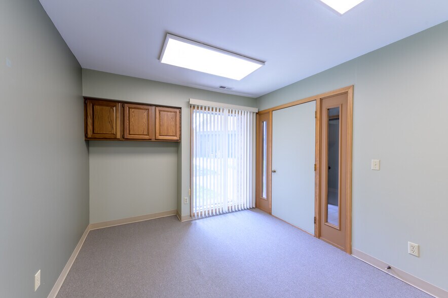 More Photos Of 1250 Executive Pl, Geneva Office For Lease