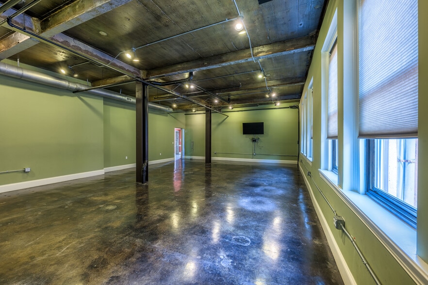 More Photos Of 255 Broad St., Kingsport General Retail For Sale