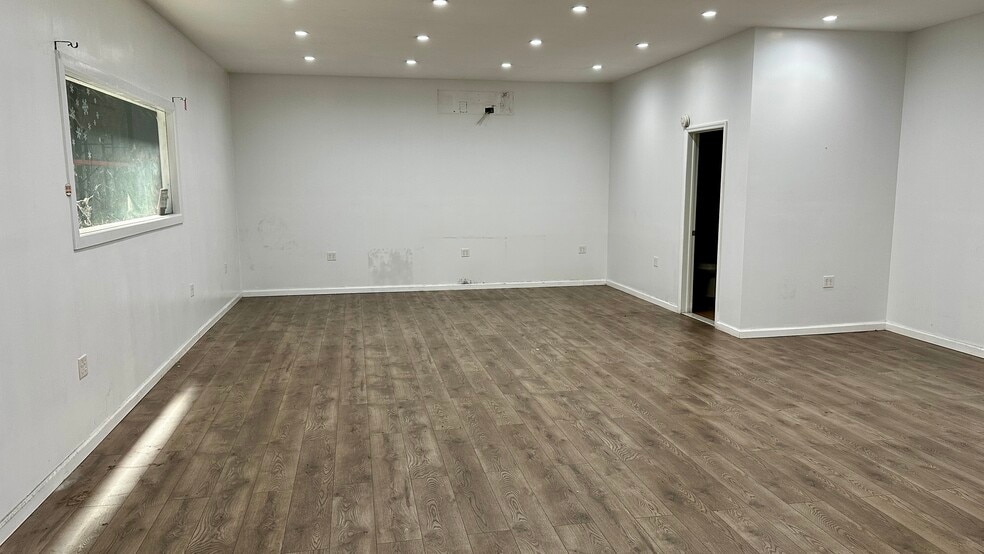 More Photos Of 191-193 Van Brunt St, Brooklyn Warehouse For Lease