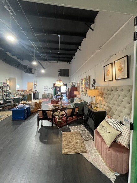 More Photos Of 12415 Bandera Rd, Helotes General Retail For Sale