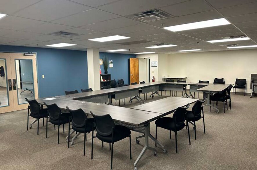 More Photos Of 11121 Canal Rd, Sharonville Flex For Lease