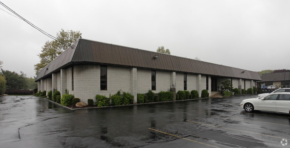 More Photos Of 3 Crossways Park Dr W, Woodbury Office For Sale