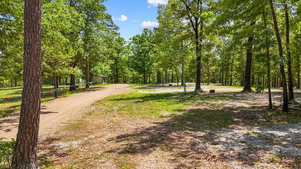 More Photos Of 10 Mint Ridge Rd, Eureka Springs Trailer Camper Park For Sale