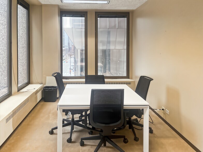 More Photos Of 125 S Wacker Dr, Chicago Coworking Space