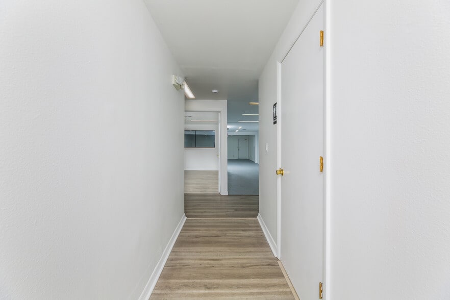 More Photos Of 128 Tomahawk Dr, Indian Harbour Beach Warehouse For Lease