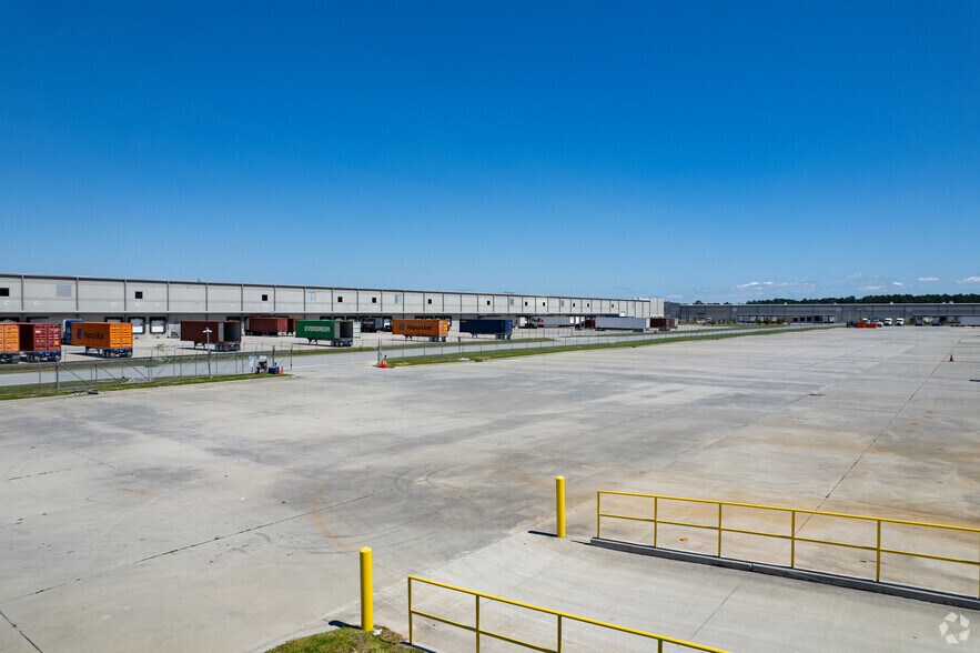 More Photos Of 320 Morgan Lakes Blvd, Pooler Distribution For Lease
