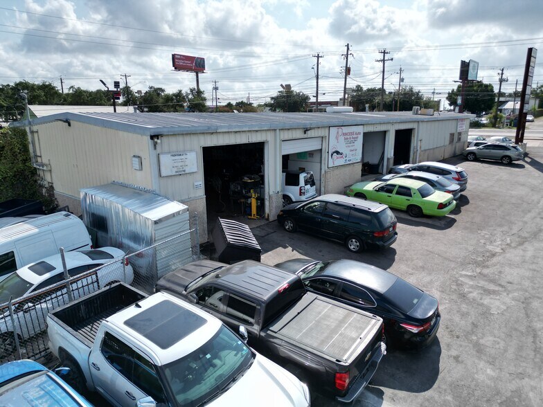 More Photos Of 11116 N Lamar Blvd, Austin Service For Sale