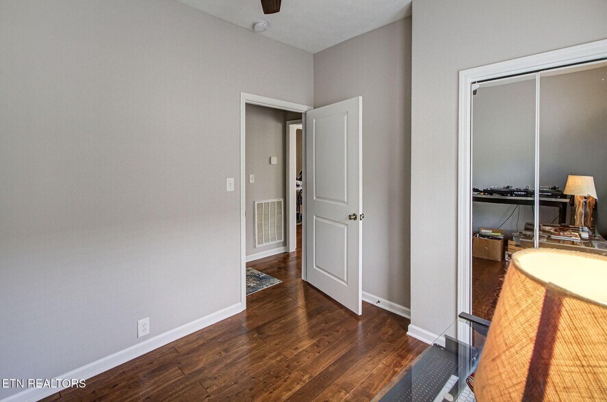 More Photos Of 2502 Harvey St, Knoxville Multifamily For Sale