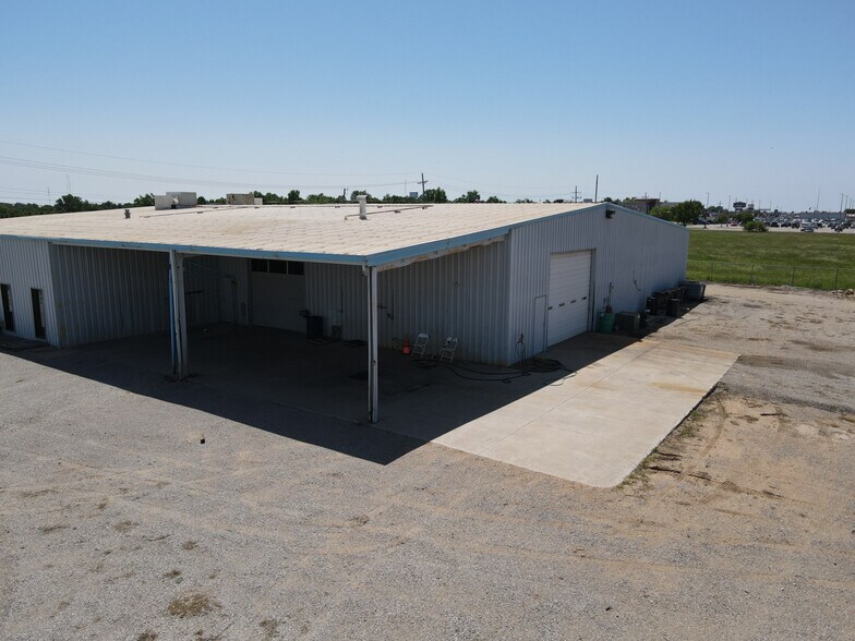 More Photos Of 3700 N 14th St, Ponca City Warehouse For Sale