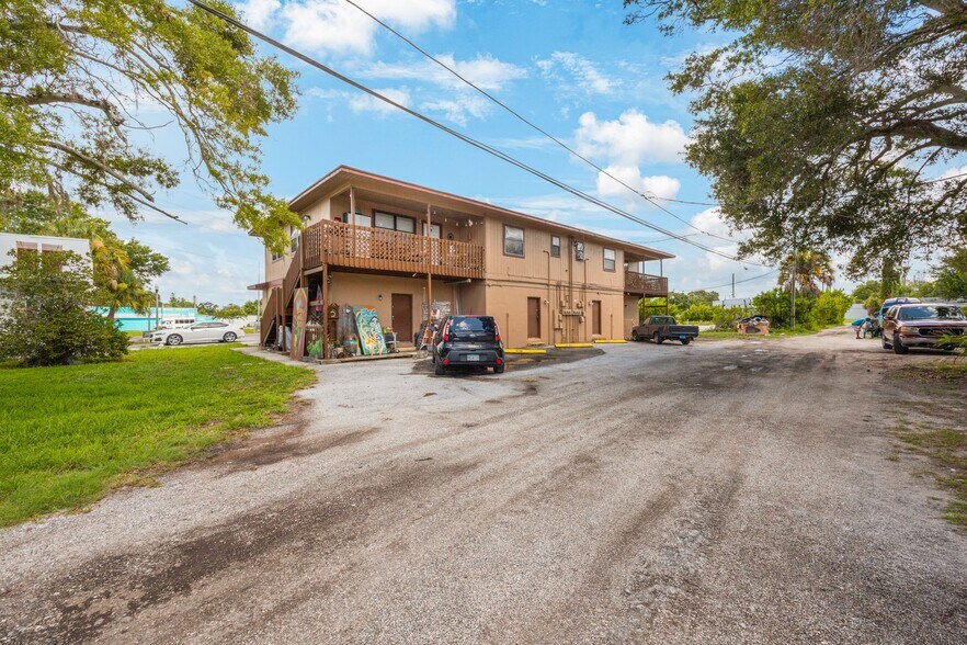 More Photos Of 1626 49th St S, Gulfport Storefront Retail Residential For Sale