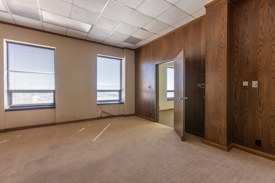 More Photos Of 301 Cypress St, Abilene Office For Sale