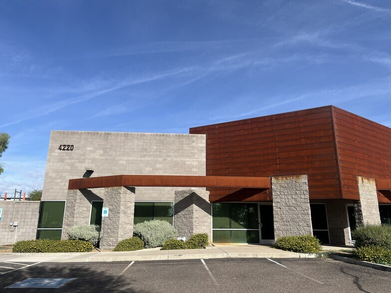 More Photos Of 4220 E McDowell Rd, Mesa Warehouse For Lease