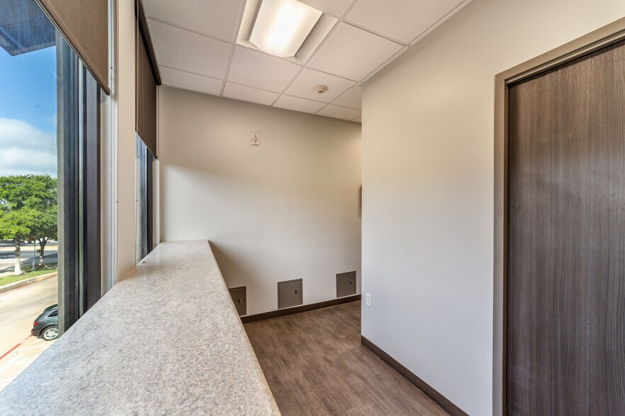 More Photos Of 250 E Basse Rd, San Antonio Medical For Lease