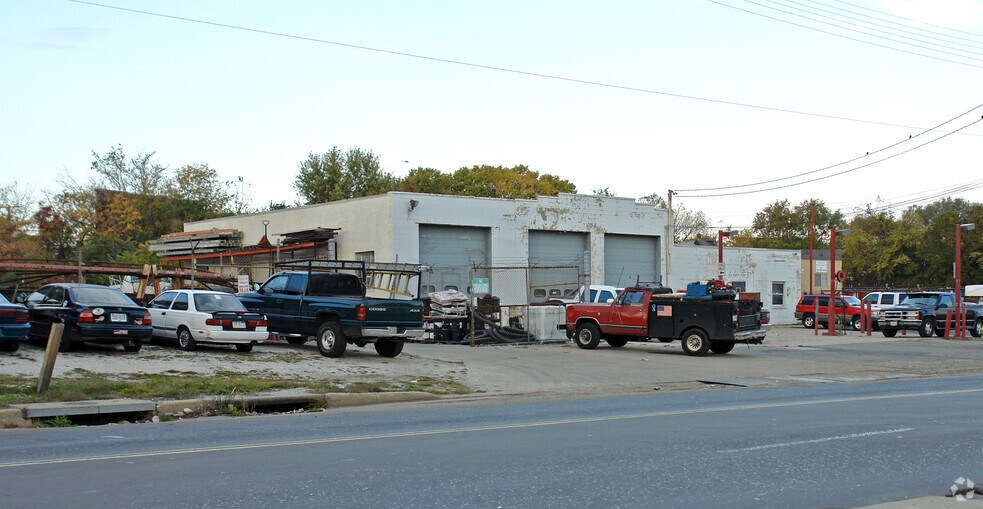 More Photos Of 826 N North Point Rd, Baltimore Service For Lease