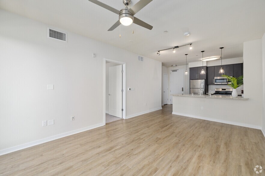 More Photos Of 1980 Kettner Blvd, San Diego Apartments For Lease