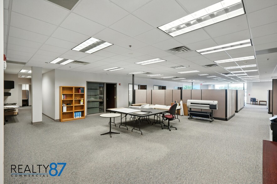 More Photos Of 4050 River Center Ct NE, Cedar Rapids Office For Lease