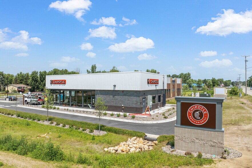Primary Photo Of 7701 Lake Dr, Lino Lakes General Retail For Sale