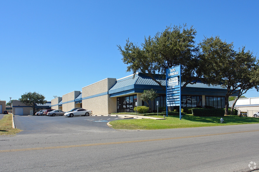 Primary Photo Of 600 Sandau Rd, San Antonio Showroom For Lease