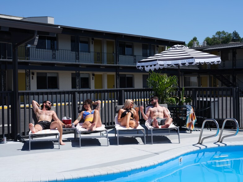 More Photos Of 310 SE Dorion, Pendleton Hotel For Sale