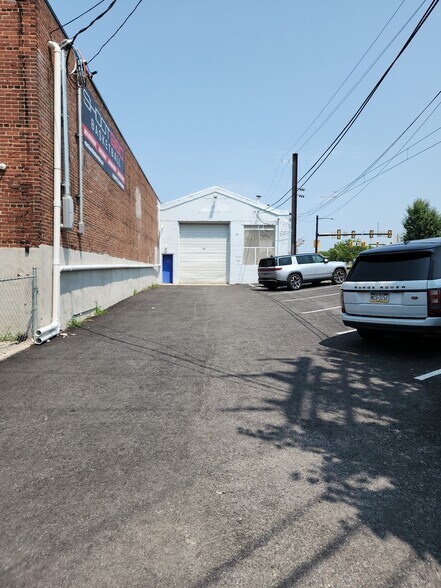 More Photos Of 310-312 W Main St, Norristown Warehouse For Lease